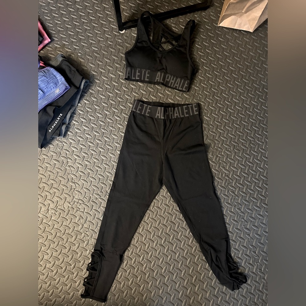 Alphalete crisscross workout set